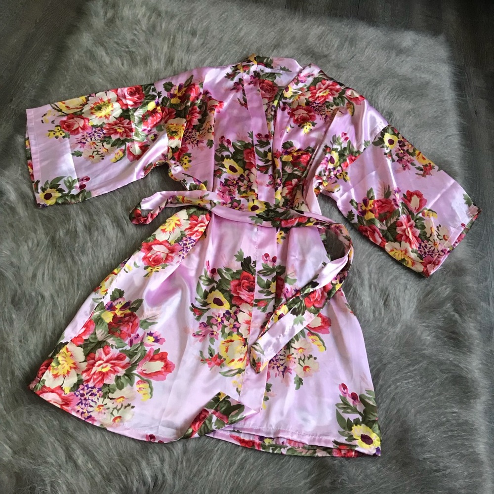 🌻SALE!🌻 Pink Floral Silk Robe